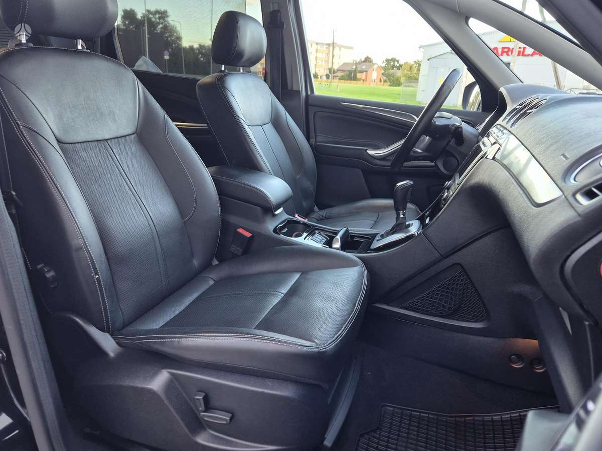 Ford S-MAX 2011 — photo 21