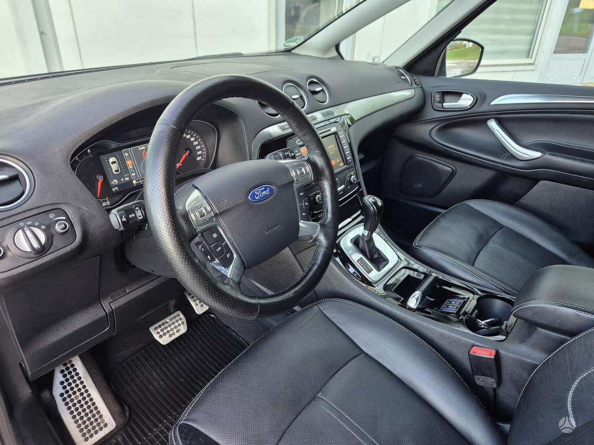 Ford S-MAX 2011 — photo 23