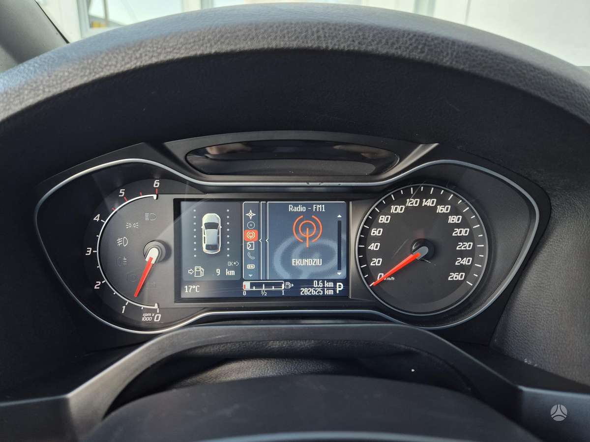 Ford S-MAX 2011 — photo 24