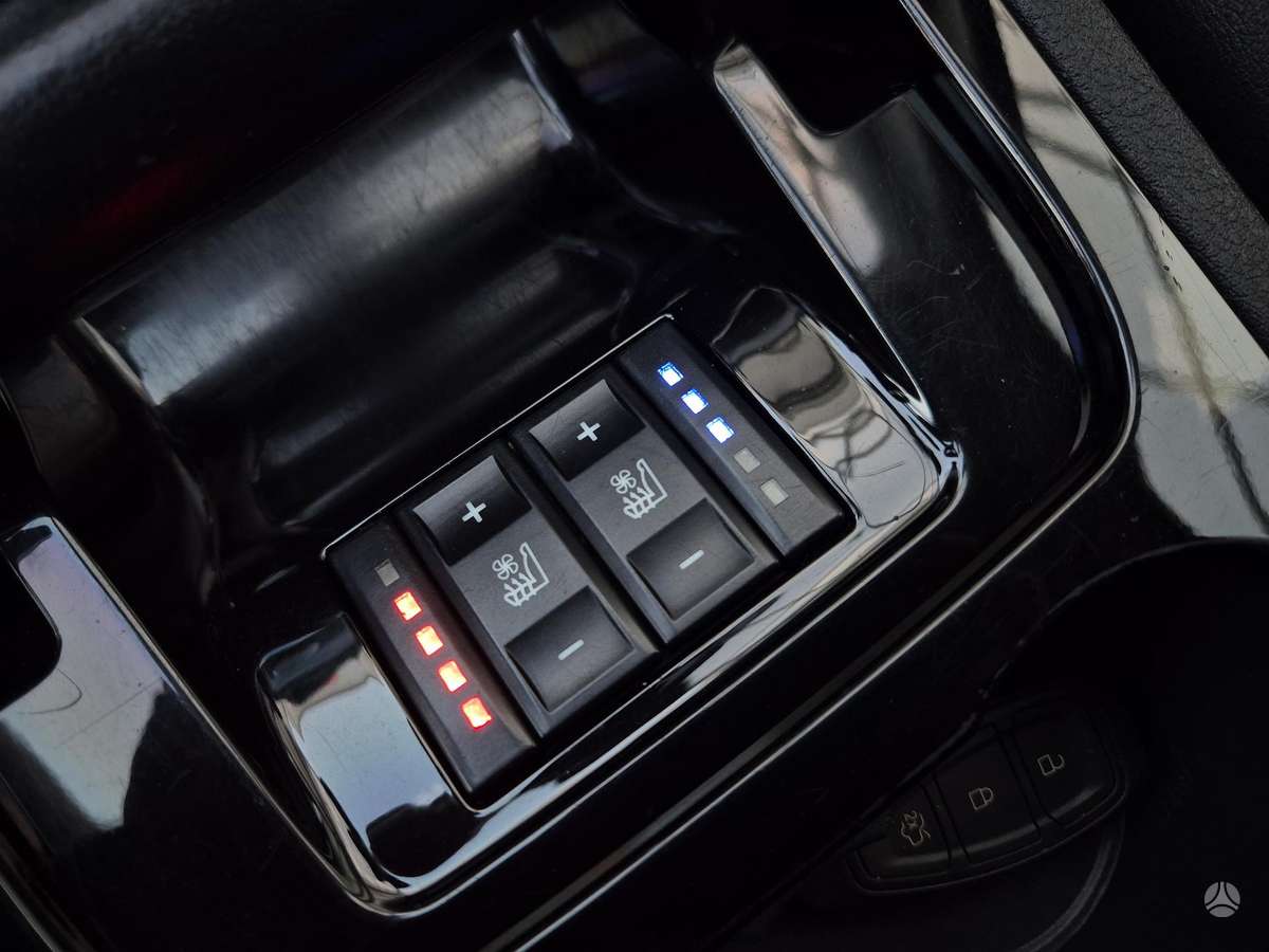 Ford S-MAX 2011 — photo 25