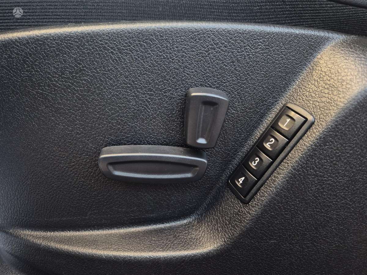 Ford S-MAX 2011 — photo 33