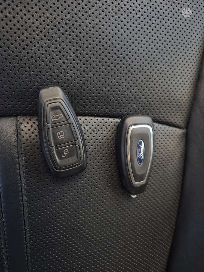 Ford S-MAX 2011 — photo 35