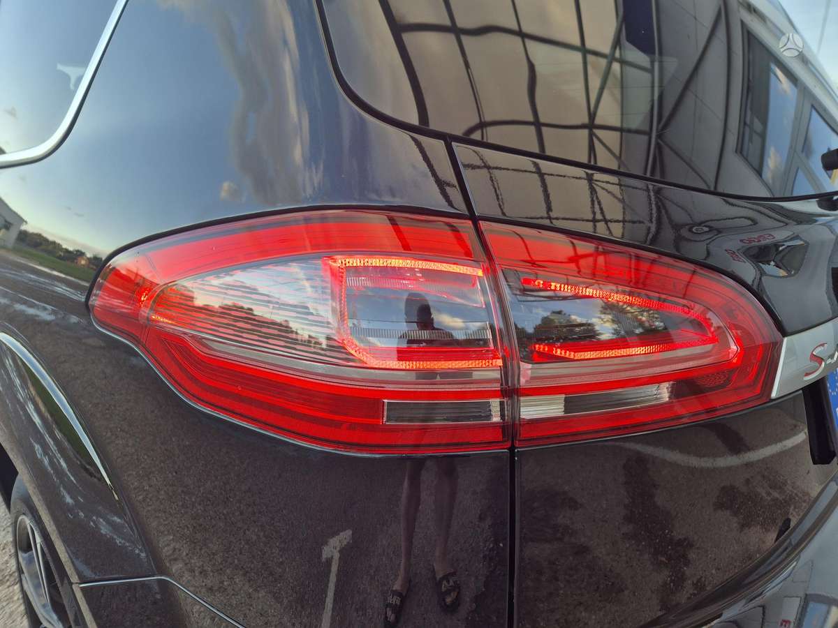 Ford S-MAX 2011 — photo 9