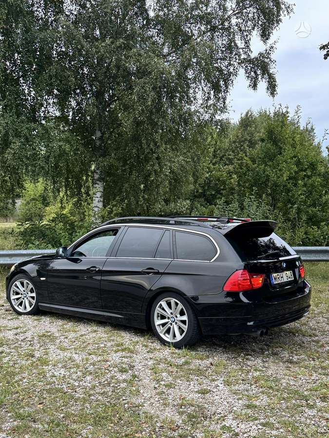 BMW 330, 2010