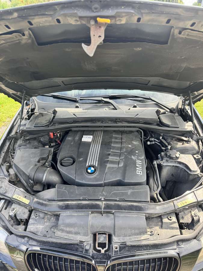 BMW 330 2010 — photo 10