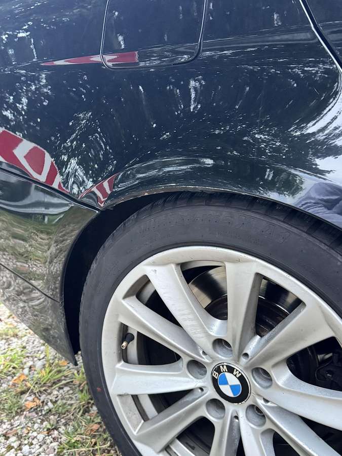 BMW 330 2010 — engine 3000 cm³, 245 HP (180kW)