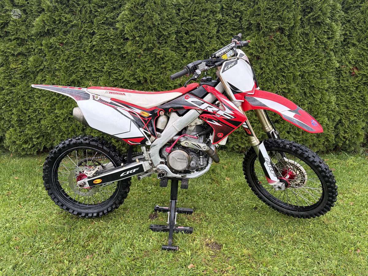 Honda CRF 2012 — вигляд ззаду