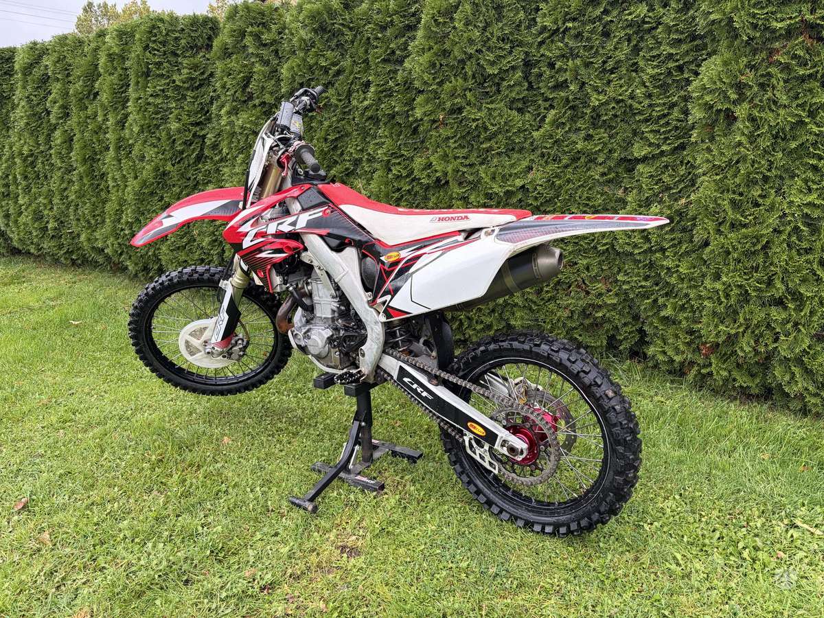 Honda CRF 2012 — салон
