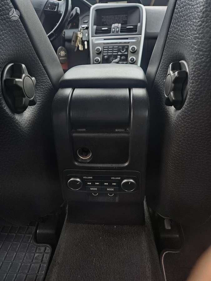 Volvo XC60 2009 — photo 7