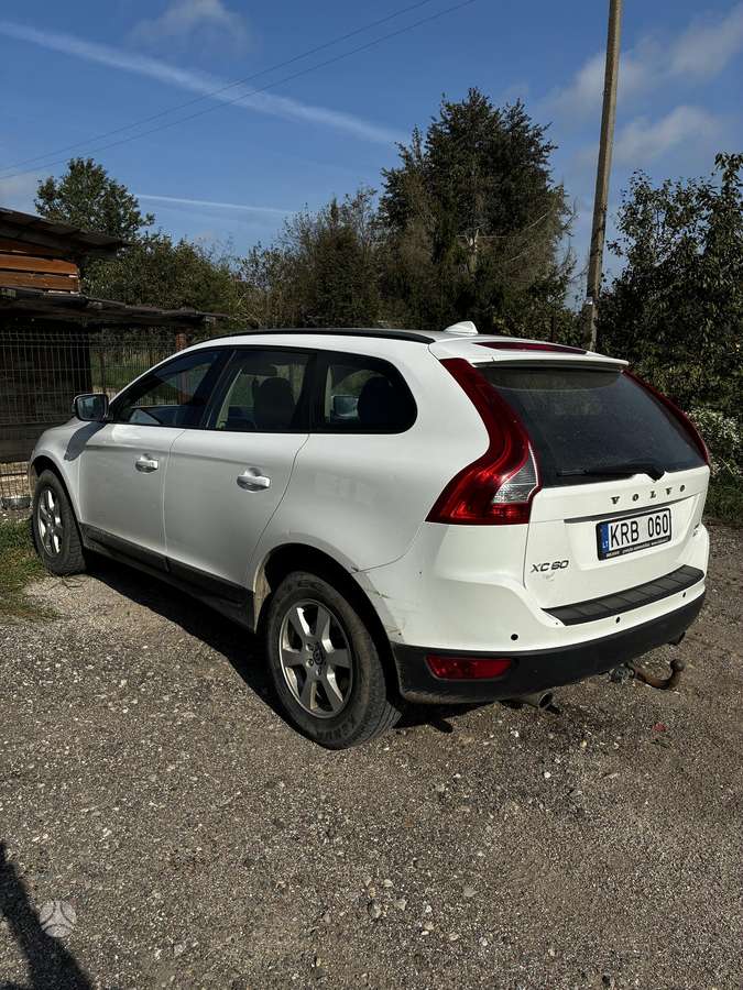 Volvo XC60 2009 — салон