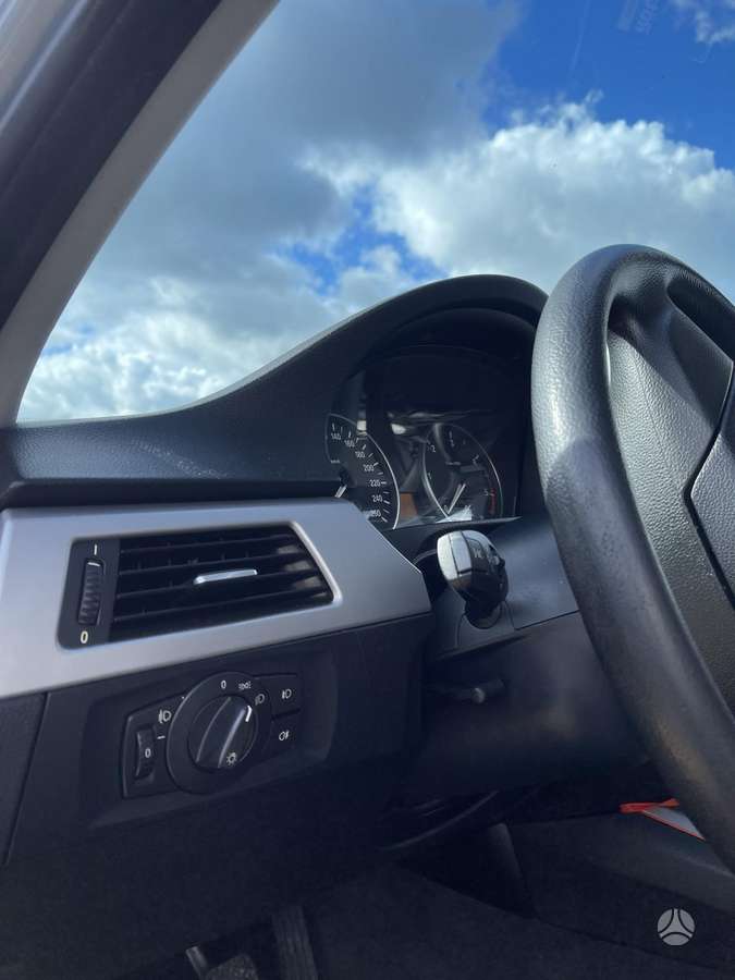 BMW 320 2006 — photo 5