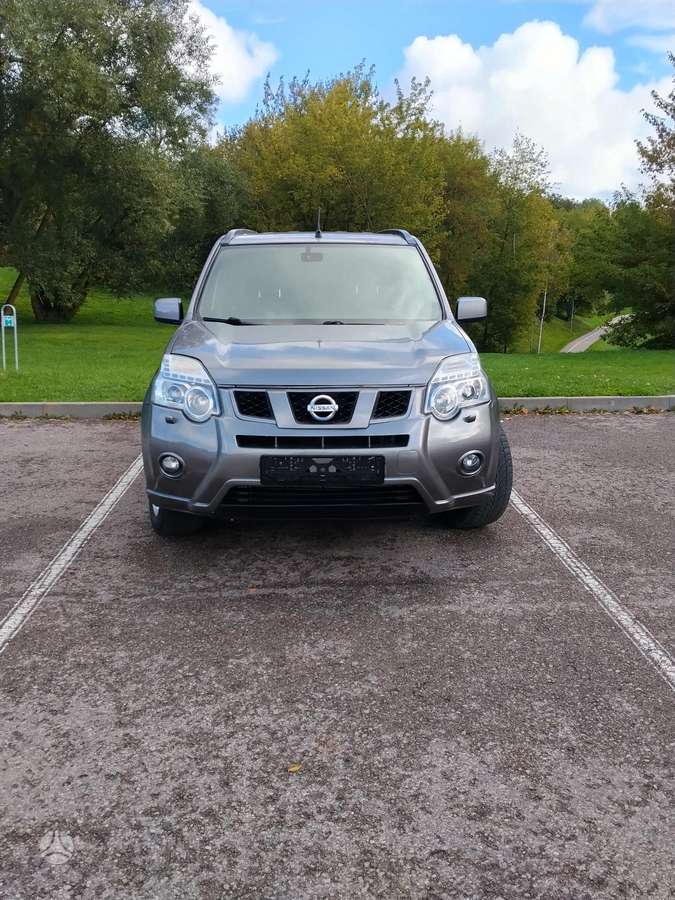 Nissan X-Trail 2011 — вигляд ззаду
