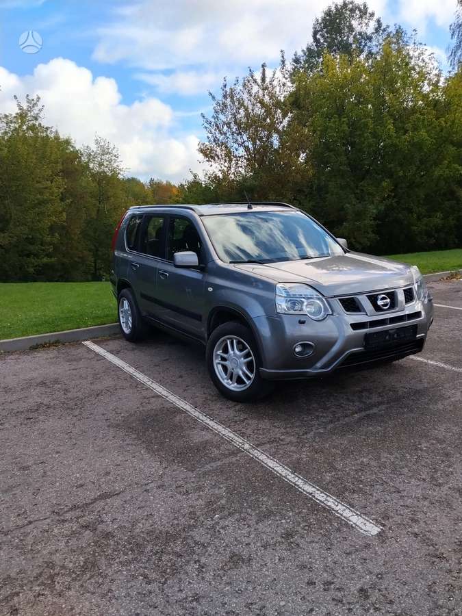 Nissan X-Trail 2011 — салон