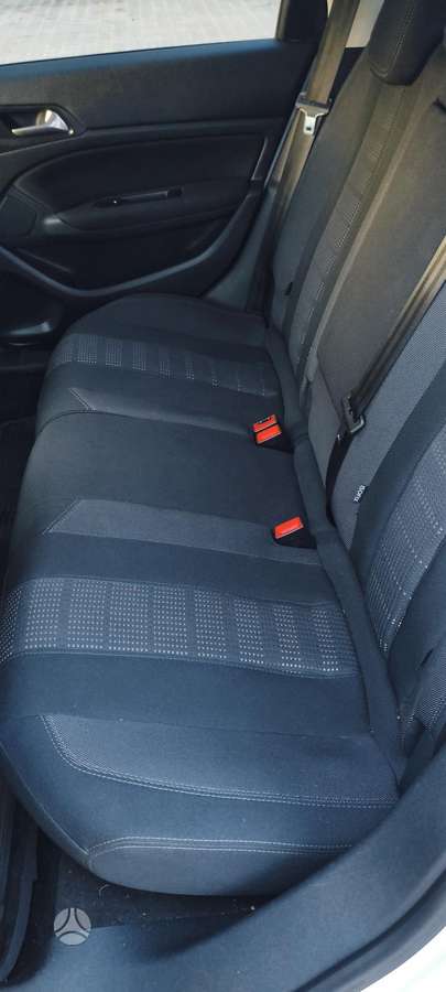 Peugeot 308 2015 — photo 26