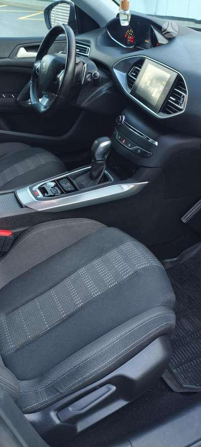 Peugeot 308 2015 — engine 1200 cm³, 131 HP (96kW)