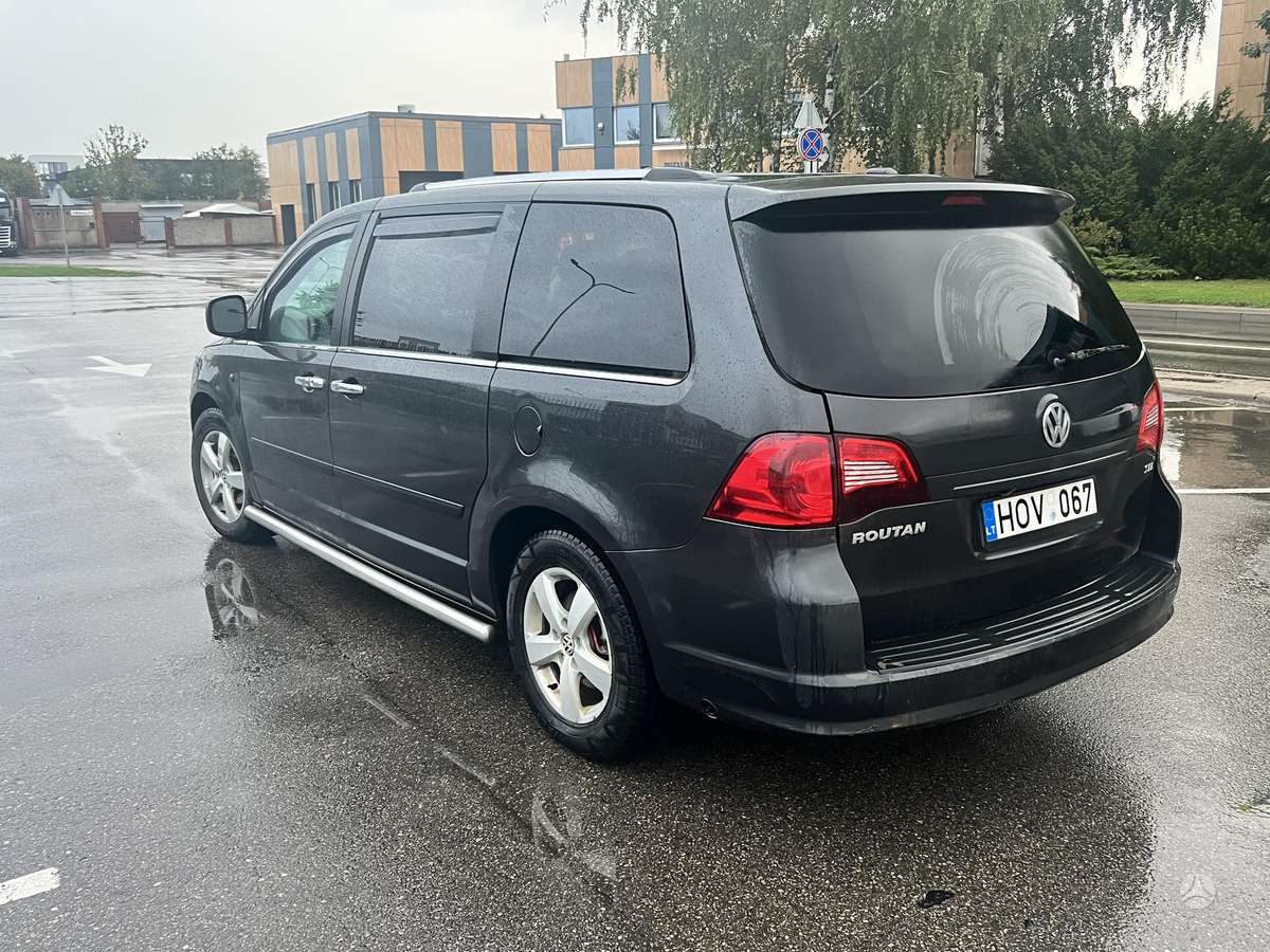 Volkswagen Routan 2011 — двигун 3605 cm³, 287 HP (211kW)