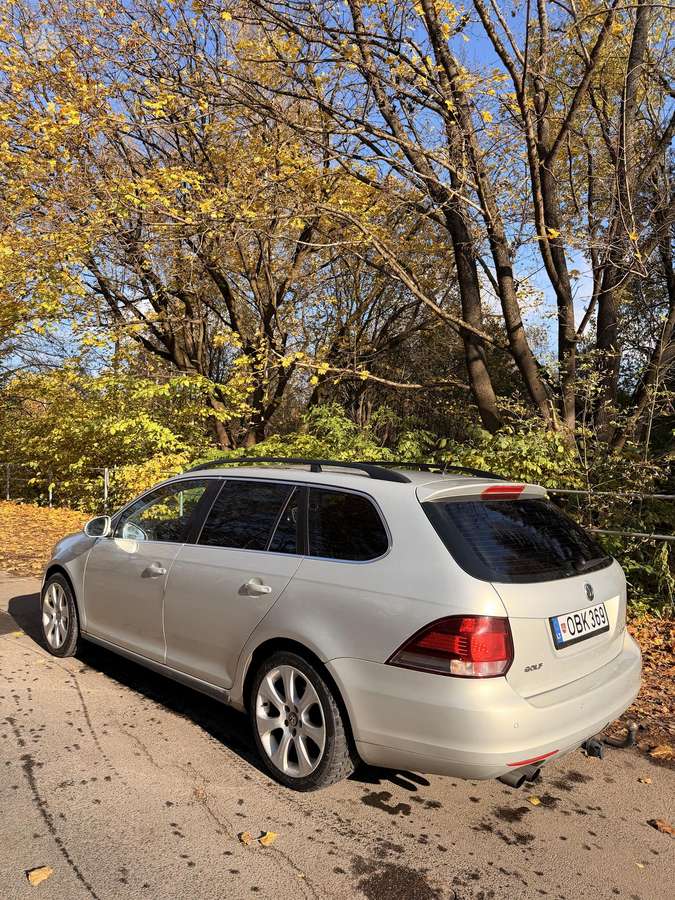 Volkswagen Golf 2010 — engine 1968 cm³, 140 HP (103kW)