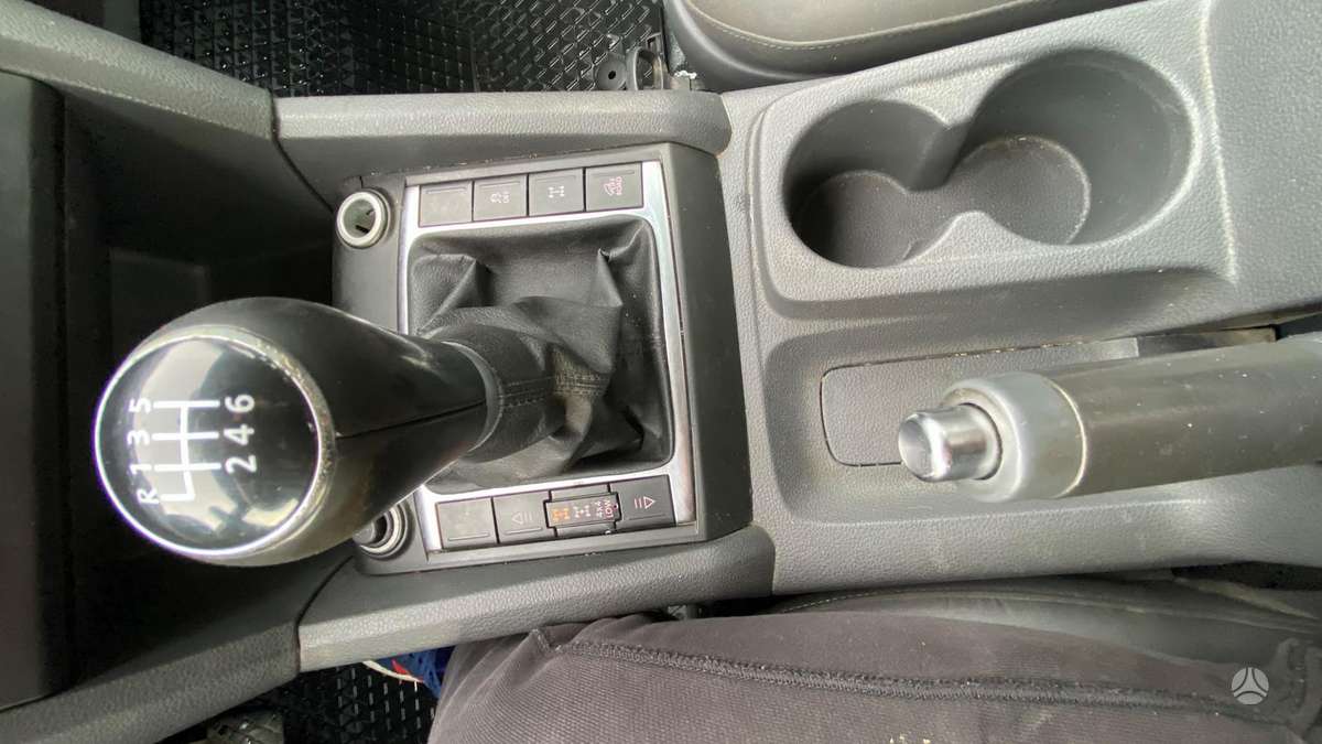 Volkswagen Amarok 2011 — photo 13