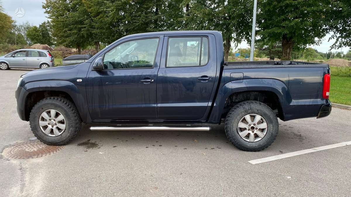 Volkswagen Amarok 2011 — interior
