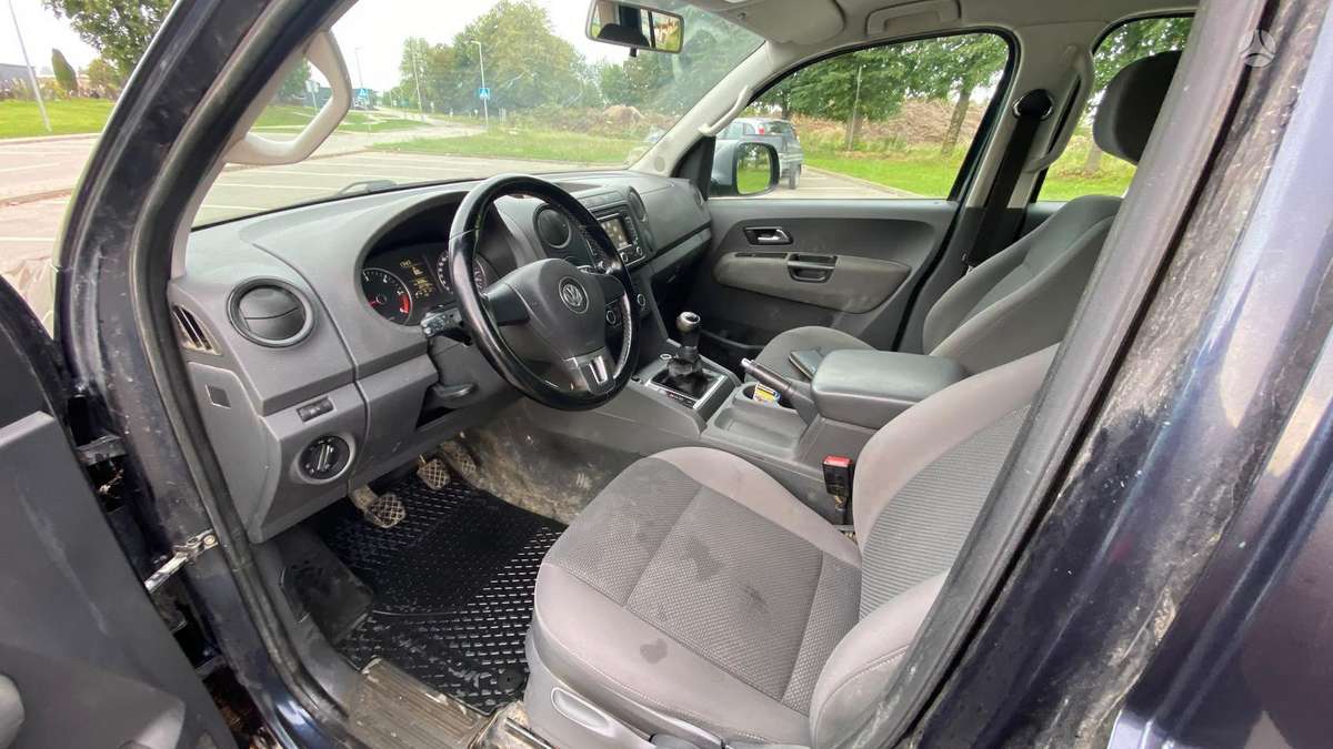 Volkswagen Amarok 2011 — photo 9