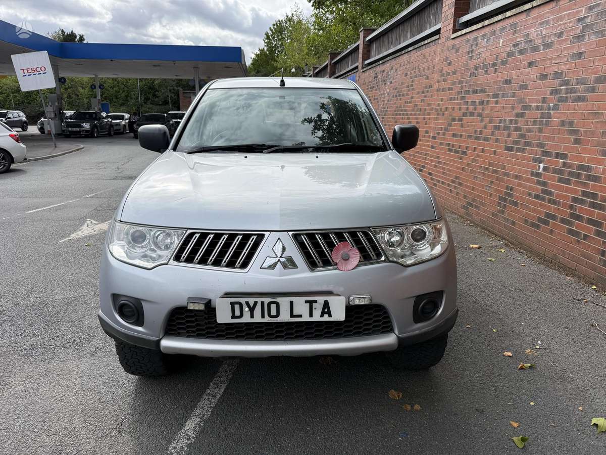 Mitsubishi L200 2010 — rear view