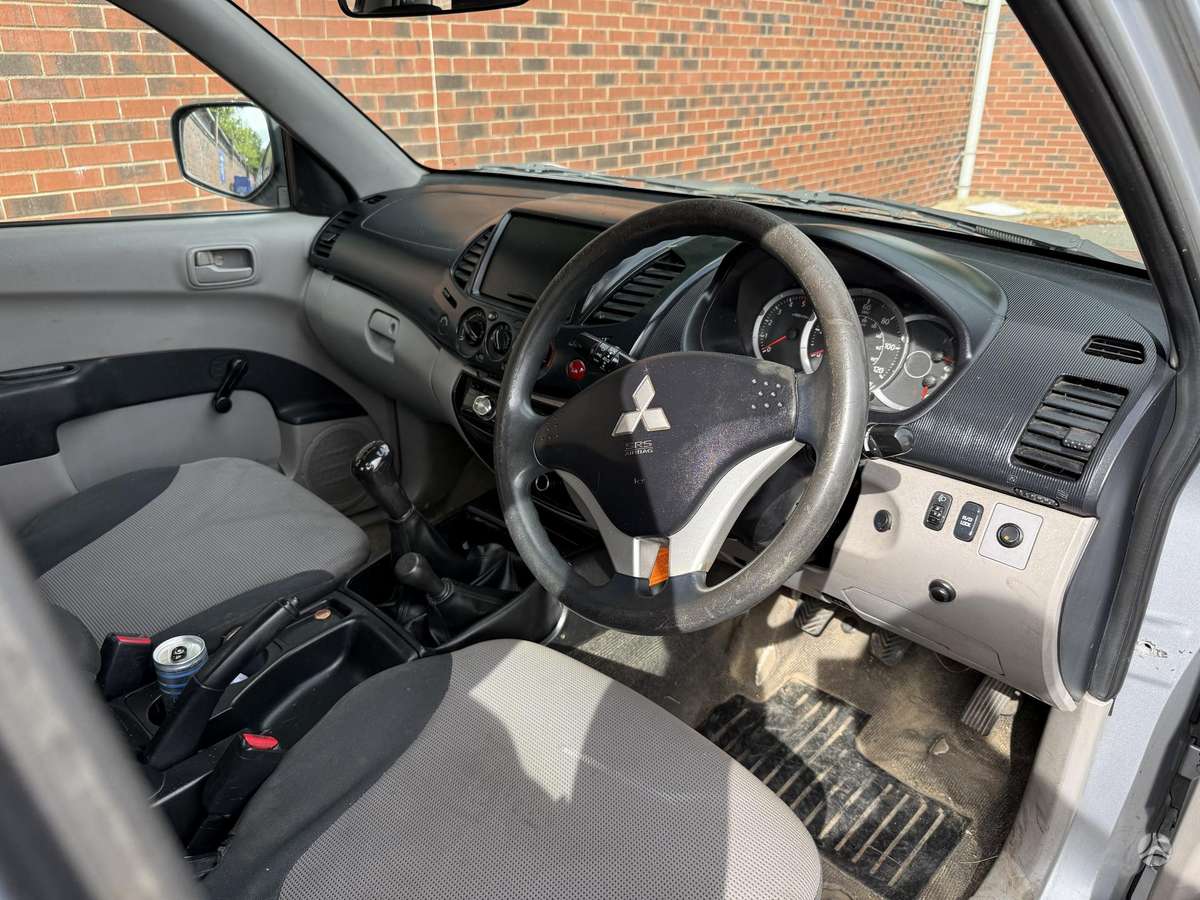 Mitsubishi L200 2010 — photo 6