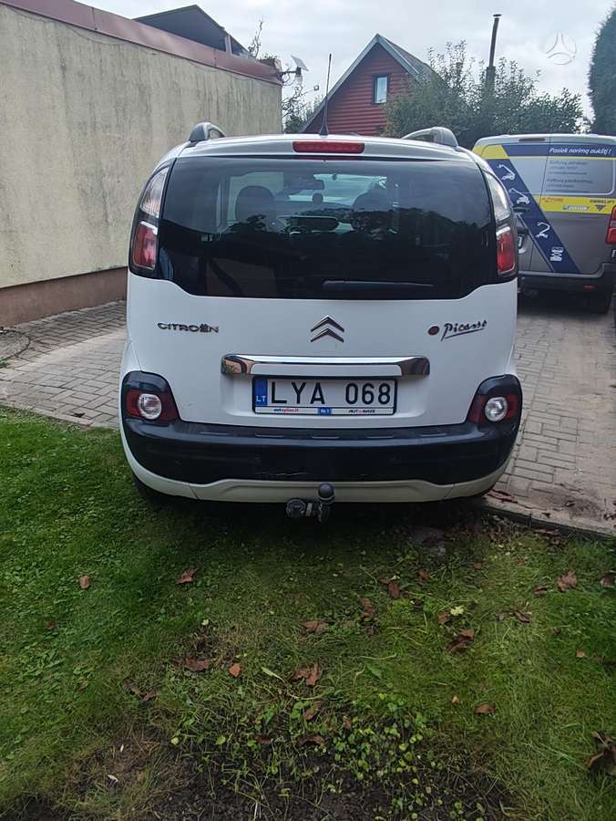 Citroen C3 2011 — rear view