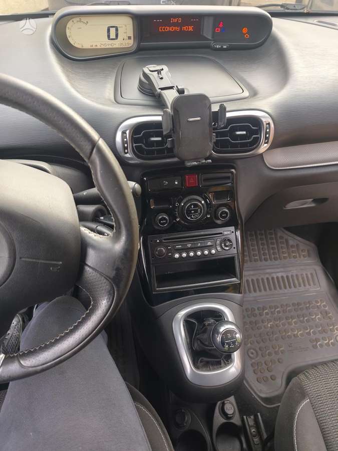 Citroen C3 2011 — photo 8
