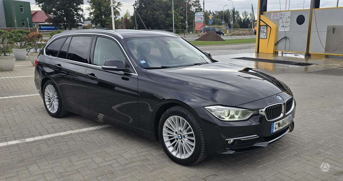 BMW 320 2013 — салон