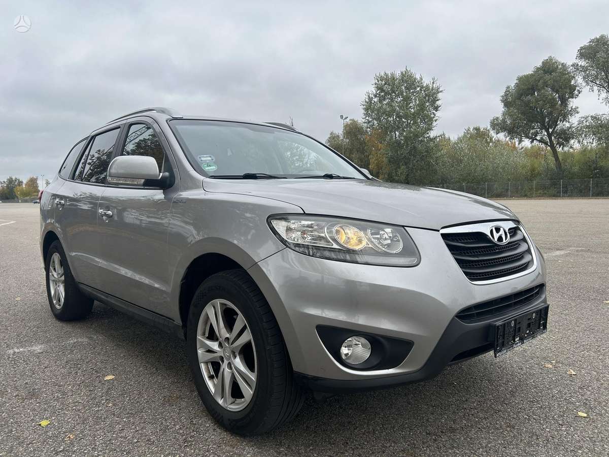 Hyundai Santa 2011 — салон