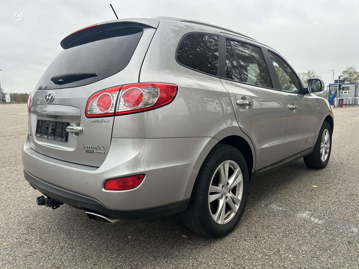 Hyundai Santa 2011 — двигун 2199 cm³, 197 HP (145kW)