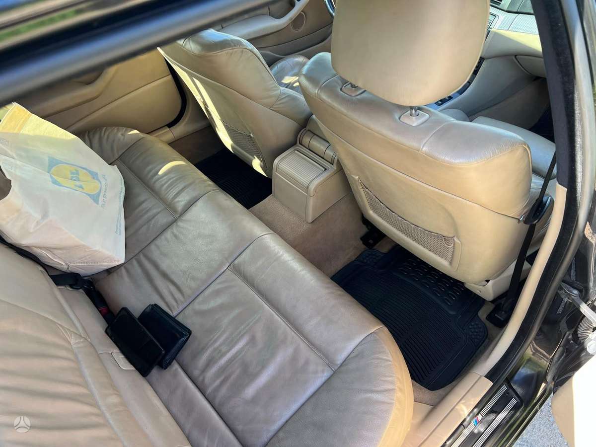 BMW 330 2005 — photo 16