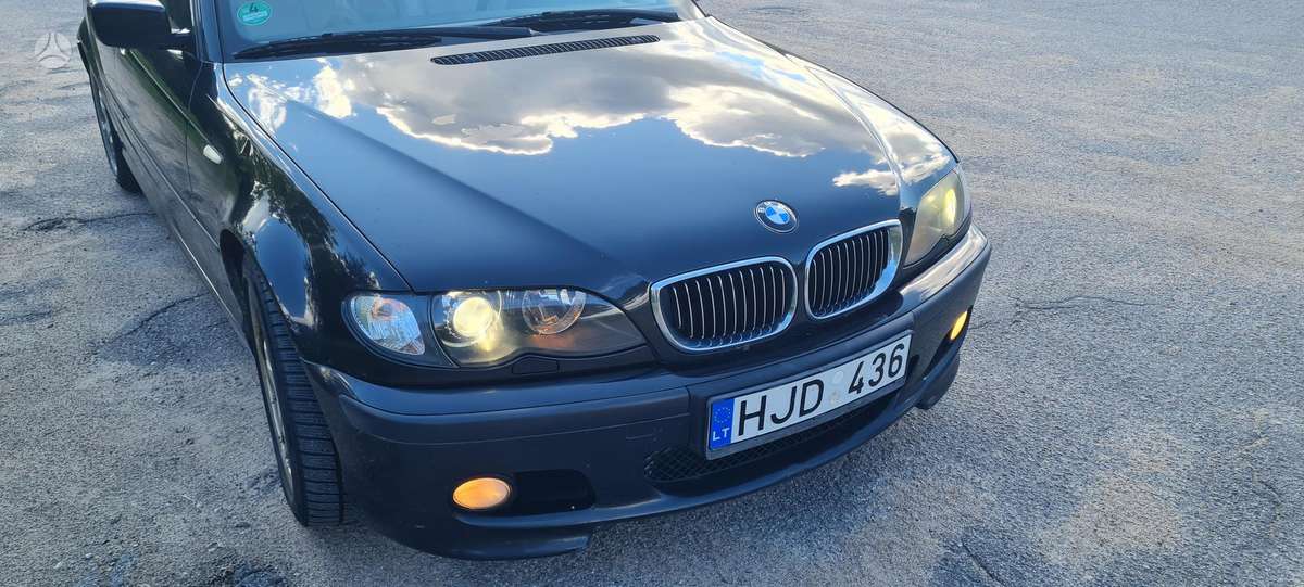 BMW 330 2005 — rear view