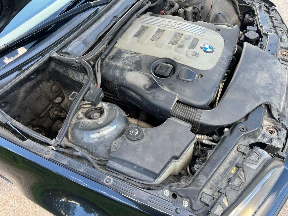 BMW 330 2005 — photo 21