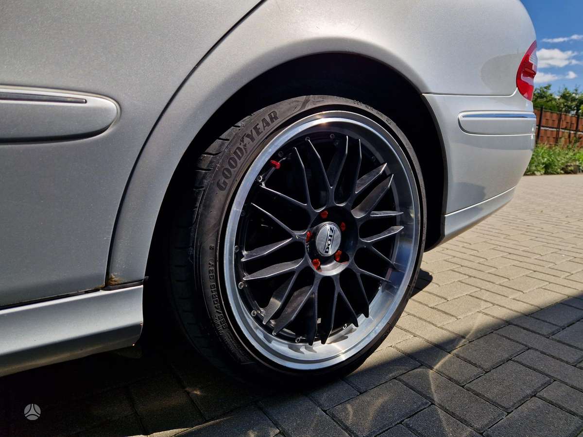 Mercedes-Benz E320 2006 — photo 10