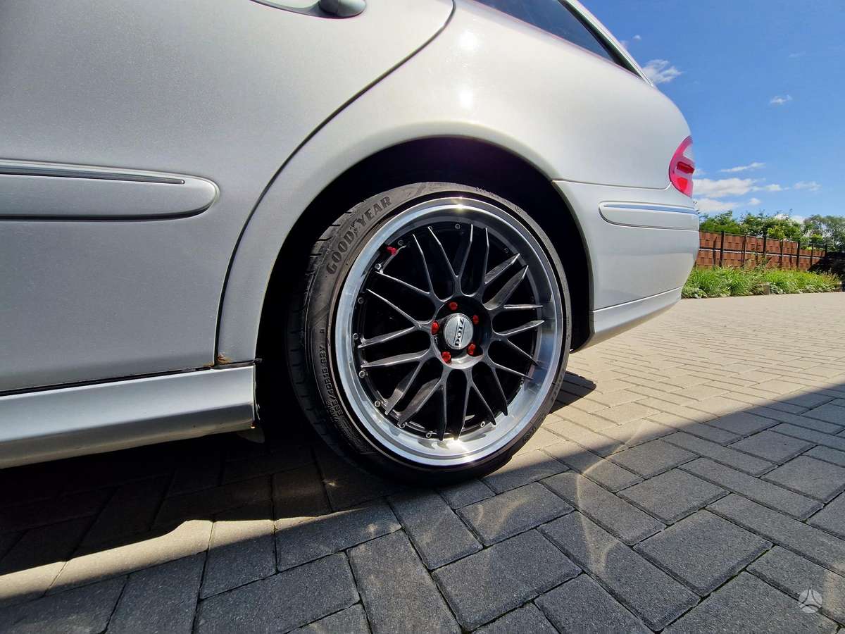 Mercedes-Benz E320 2006 — photo 11