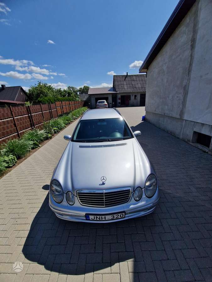 Mercedes-Benz E320 2006 — photo 12