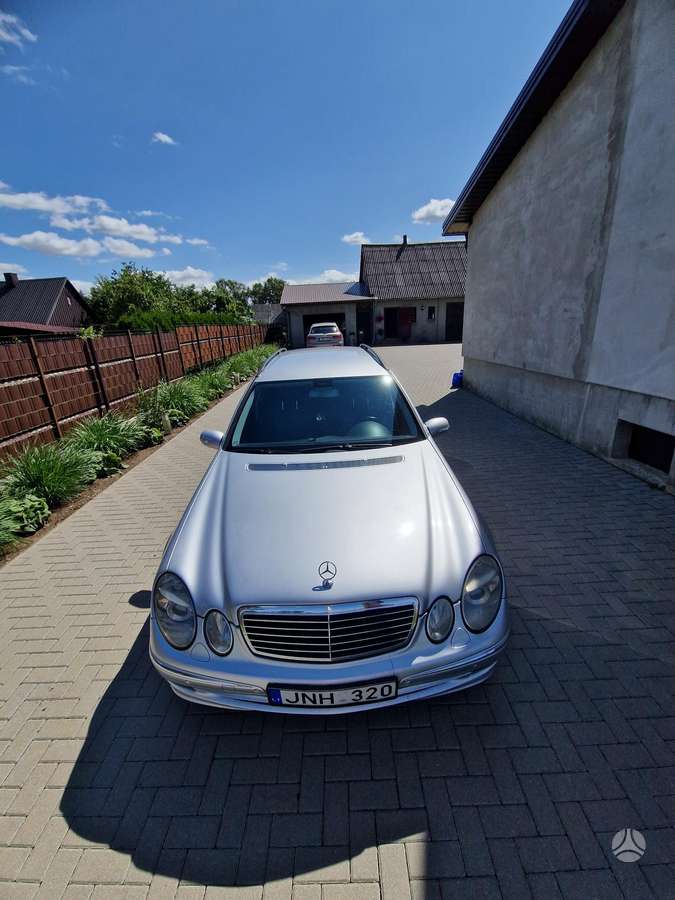 Mercedes-Benz E320 2006 — photo 13