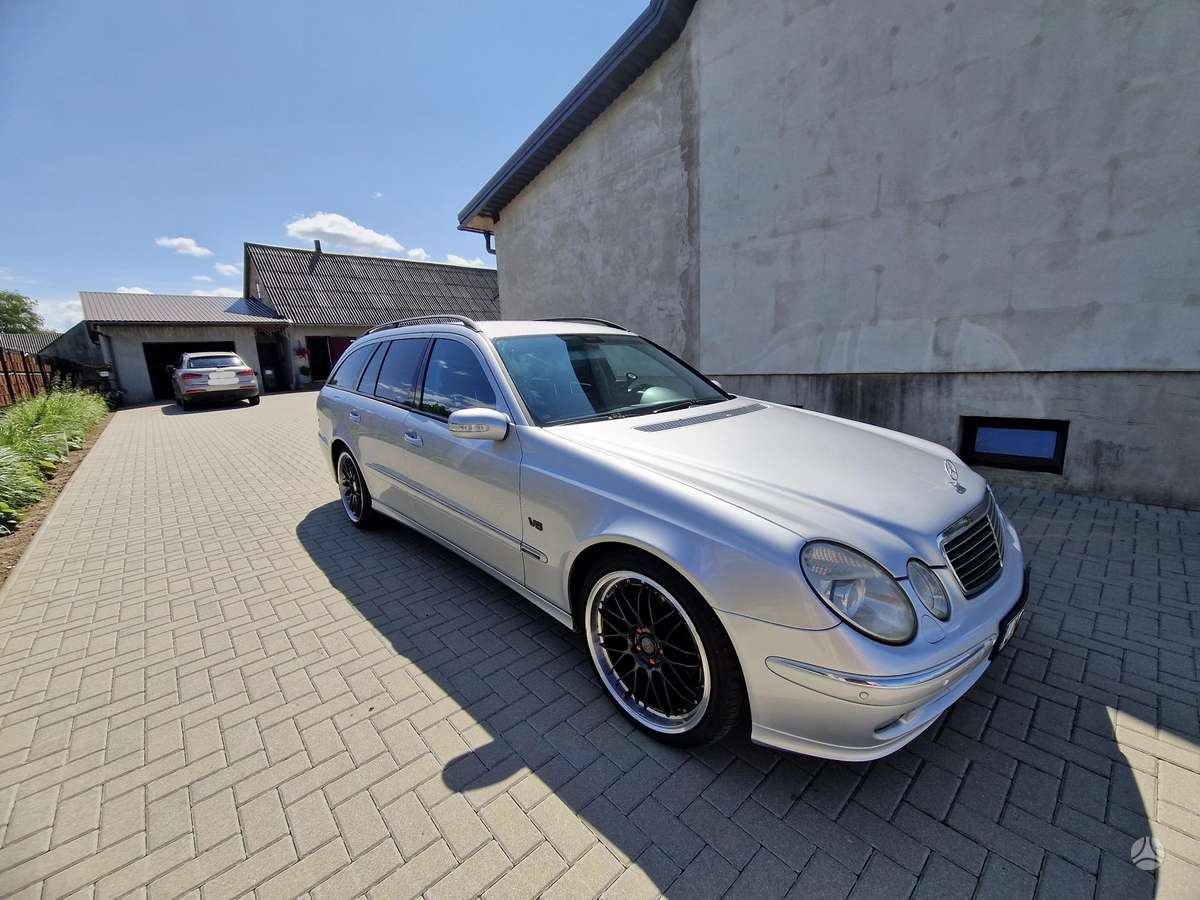 Mercedes-Benz E320 2006 — photo 16