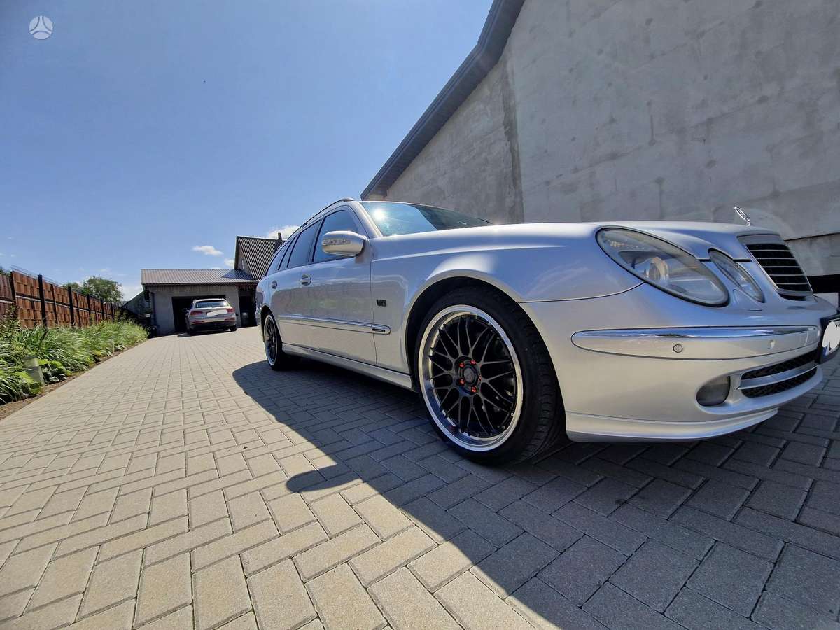 Mercedes-Benz E320 2006 — photo 17