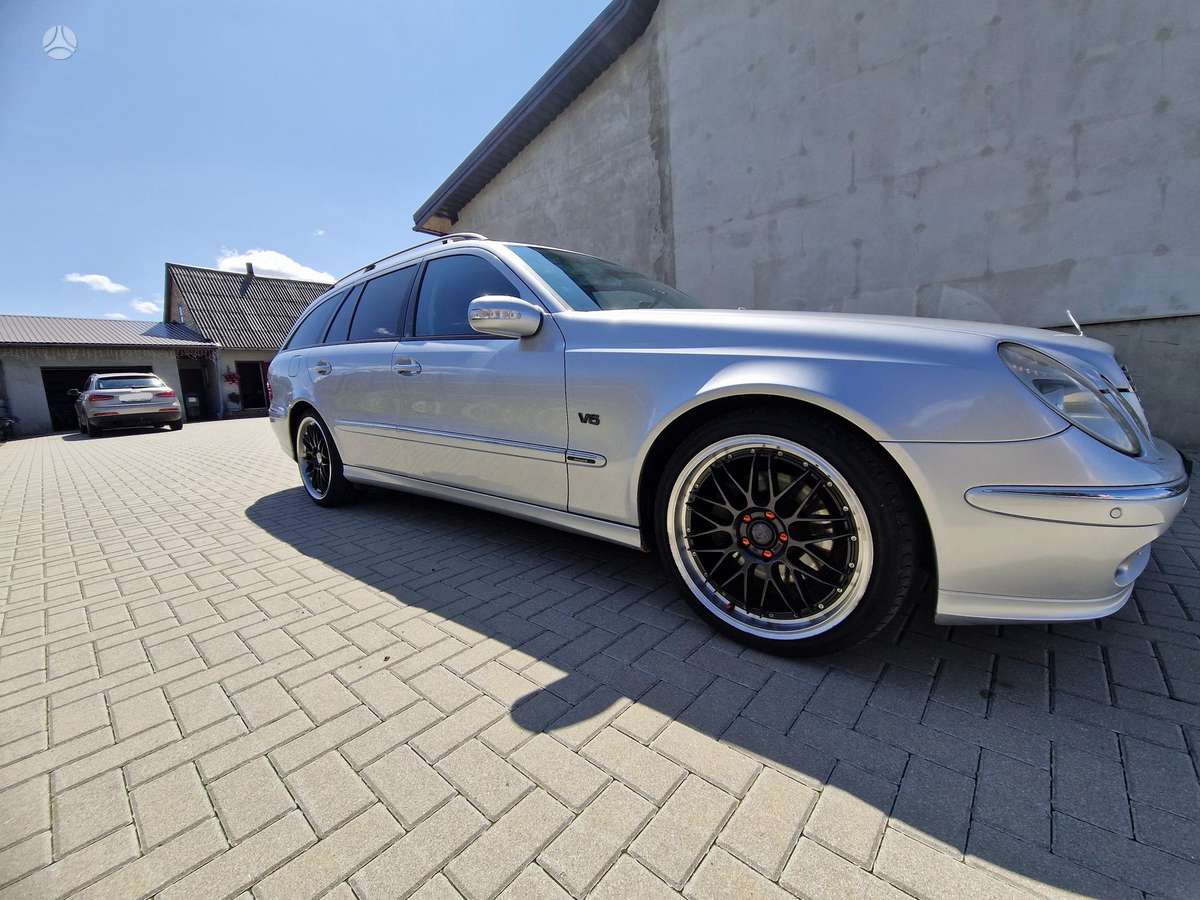 Mercedes-Benz E320 2006 — photo 18