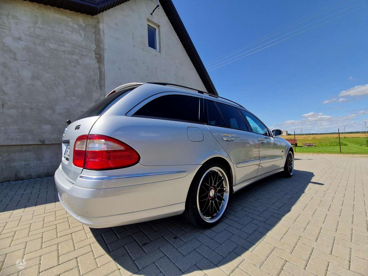 Mercedes-Benz E320 2006 — photo 19
