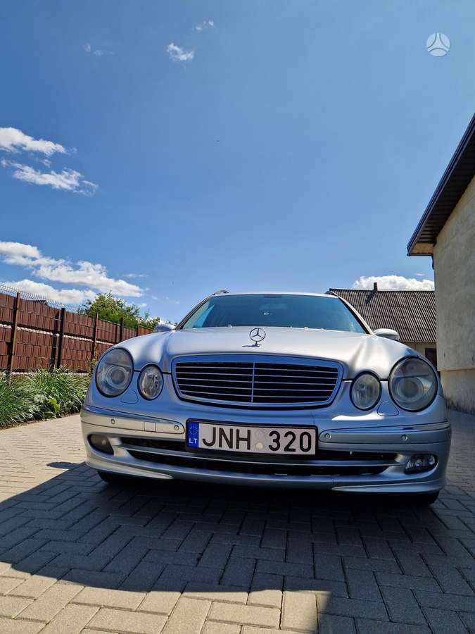 Mercedes-Benz E320 2006 — rear view