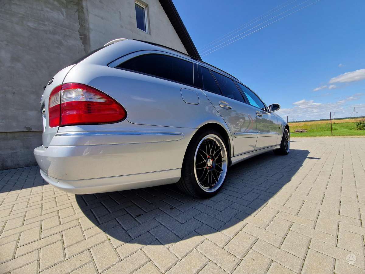Mercedes-Benz E320 2006 — photo 20