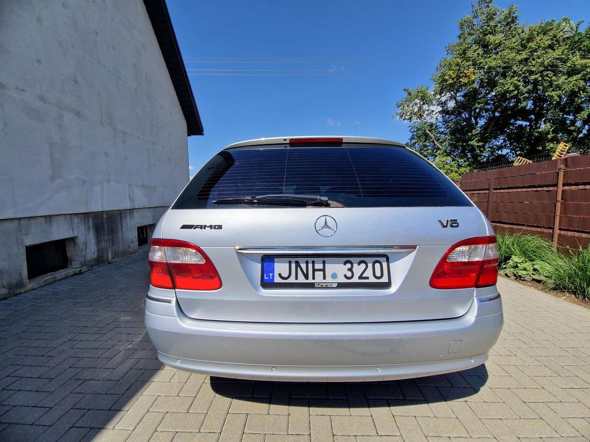 Mercedes-Benz E320 2006 — photo 21