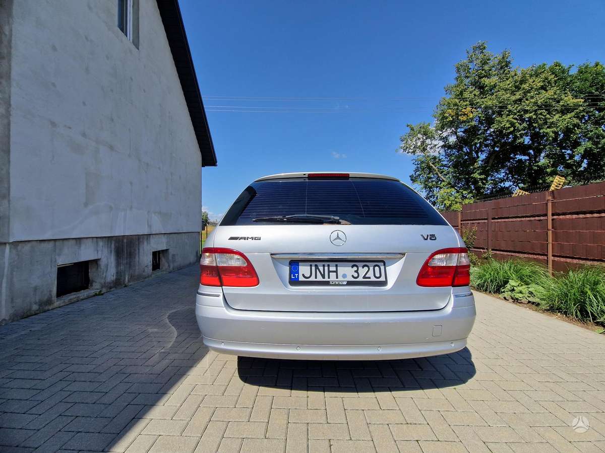 Mercedes-Benz E320 2006 — photo 23