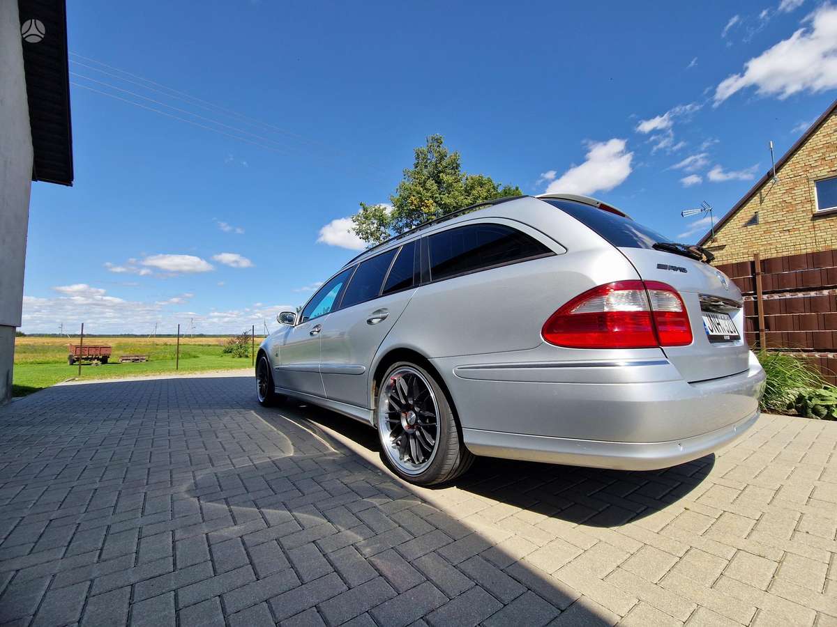 Mercedes-Benz E320 2006 — photo 25