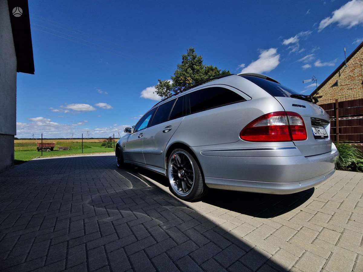 Mercedes-Benz E320 2006 — photo 26