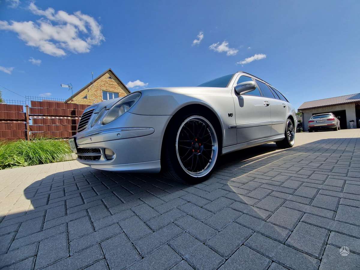 Mercedes-Benz E320 2006 — photo 27