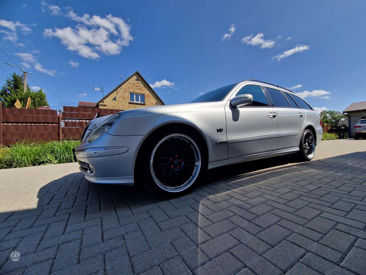 Mercedes-Benz E320 2006 — photo 28